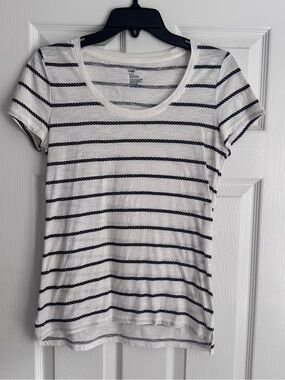 GAP White Tee with Navy Rope-Style Stripes, Americana, Nautical, Coastal
